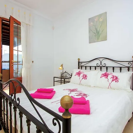 Villa Puerto Del Carmen Sleeps 6 Wifi Puerto del Carmen